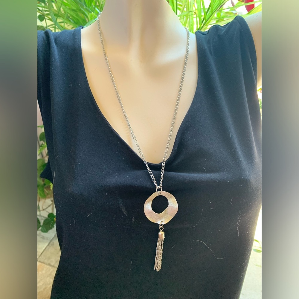 SILVER TONE | Metal Chain Tassel Necklace
